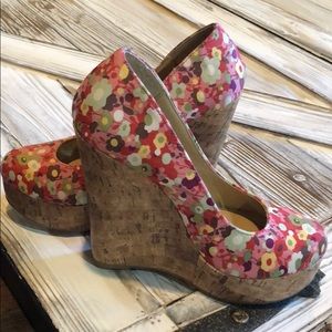 5” close toe wedge shoe